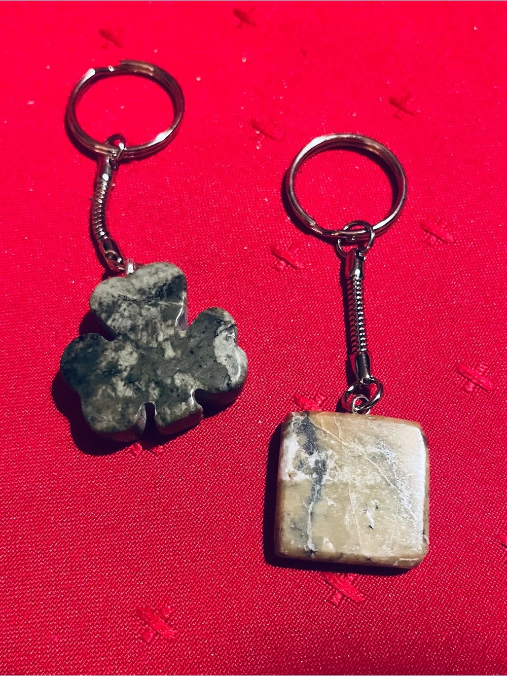 Ireland Connemara Marble Green Clover & Beige Marble Square Keychain Set